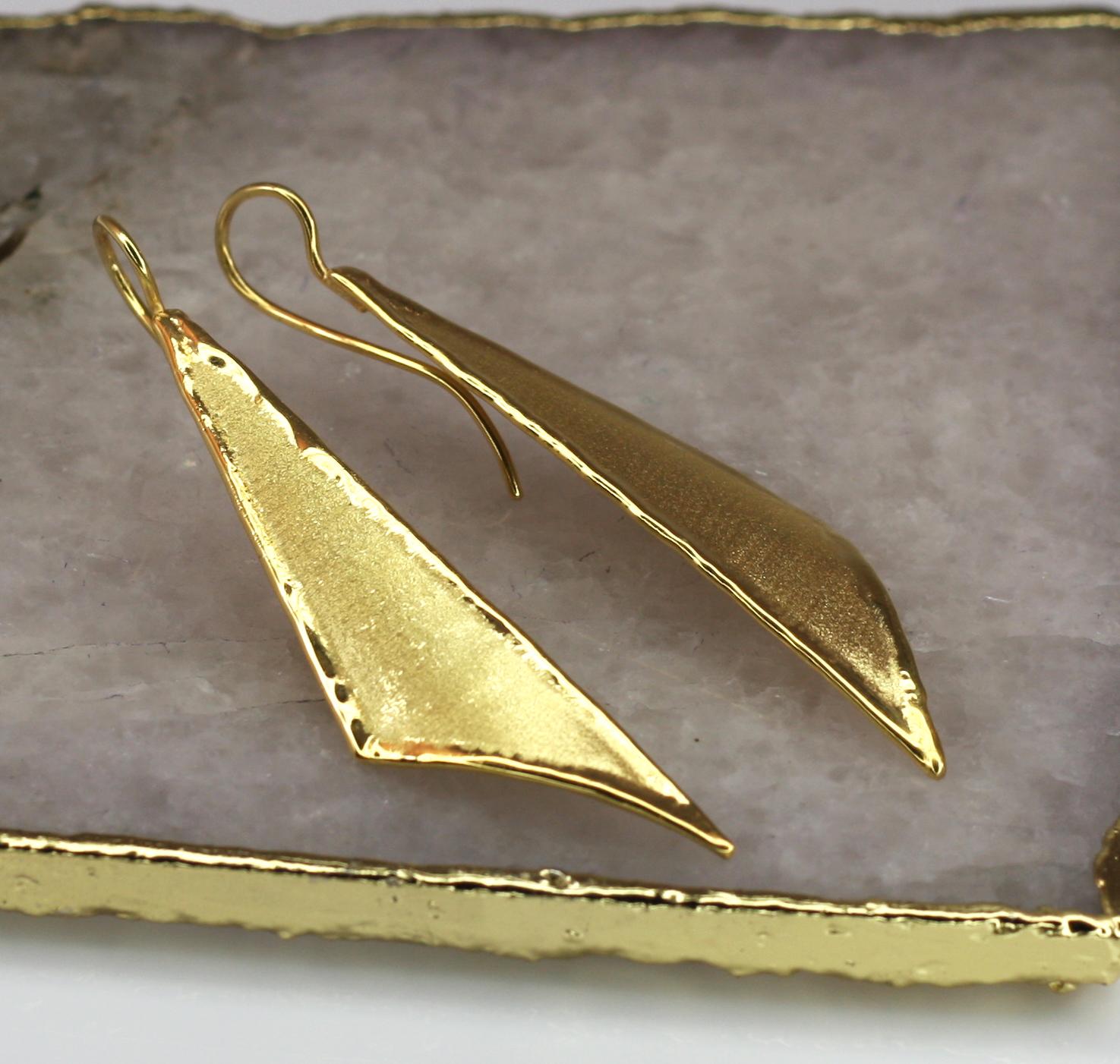 Contemporary Yianni Creations 18 Karat Gold Handmade Triangular Earrings