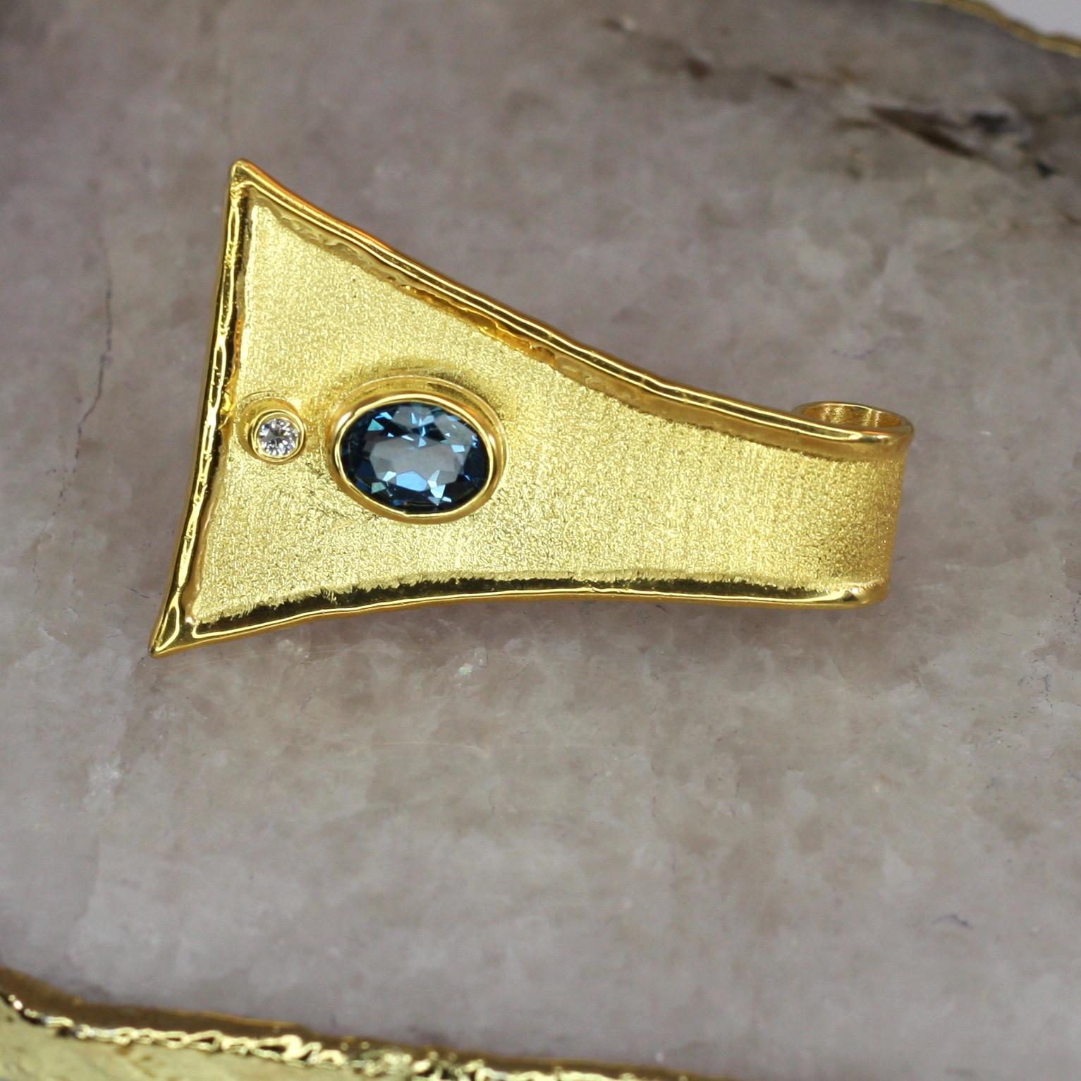 Yianni Kreationen 18 Karat Gold Anhänger Halskette mit blauem Topas und Diamant Damen im Angebot