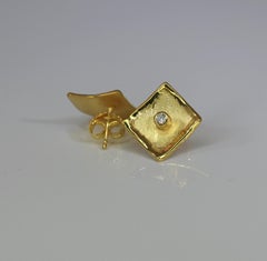 Yianni Creations - Orecchini a perno in oro giallo 18 carati e rodio con diamanti