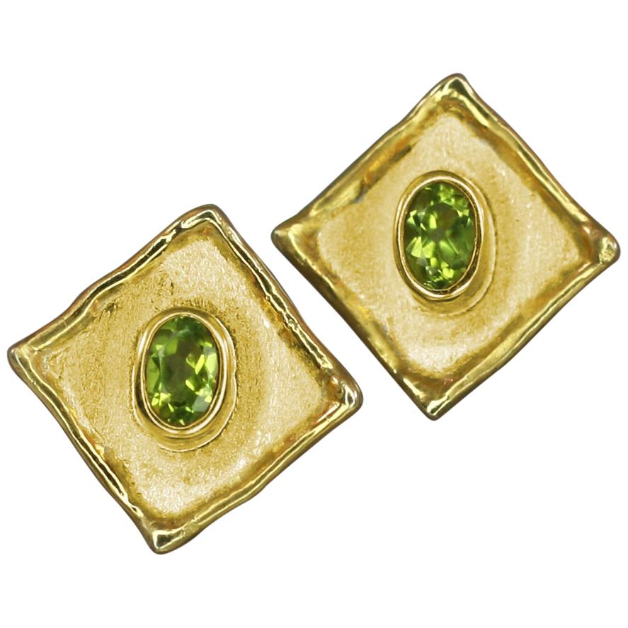 Yianni Creations 18 Karat Yellow Gold Square Shape Stud Peridot Earrings For Sale