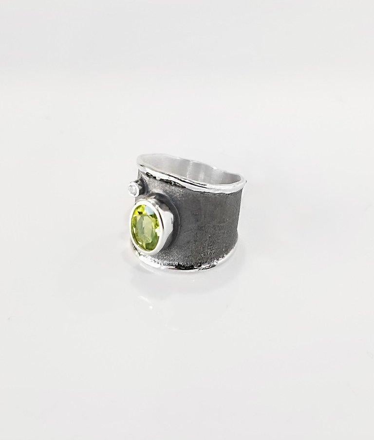 Women's or Men's Yianni Creations Peridot and Diamond Fine Silver Black Rhodium Wide Band Ring For Sale