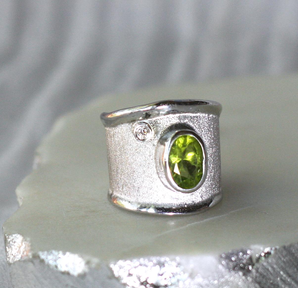 Yianni Creations Peridot and White Diamond in Fine Silver Wide Band Ring In New Condition For Sale In Astoria, NY