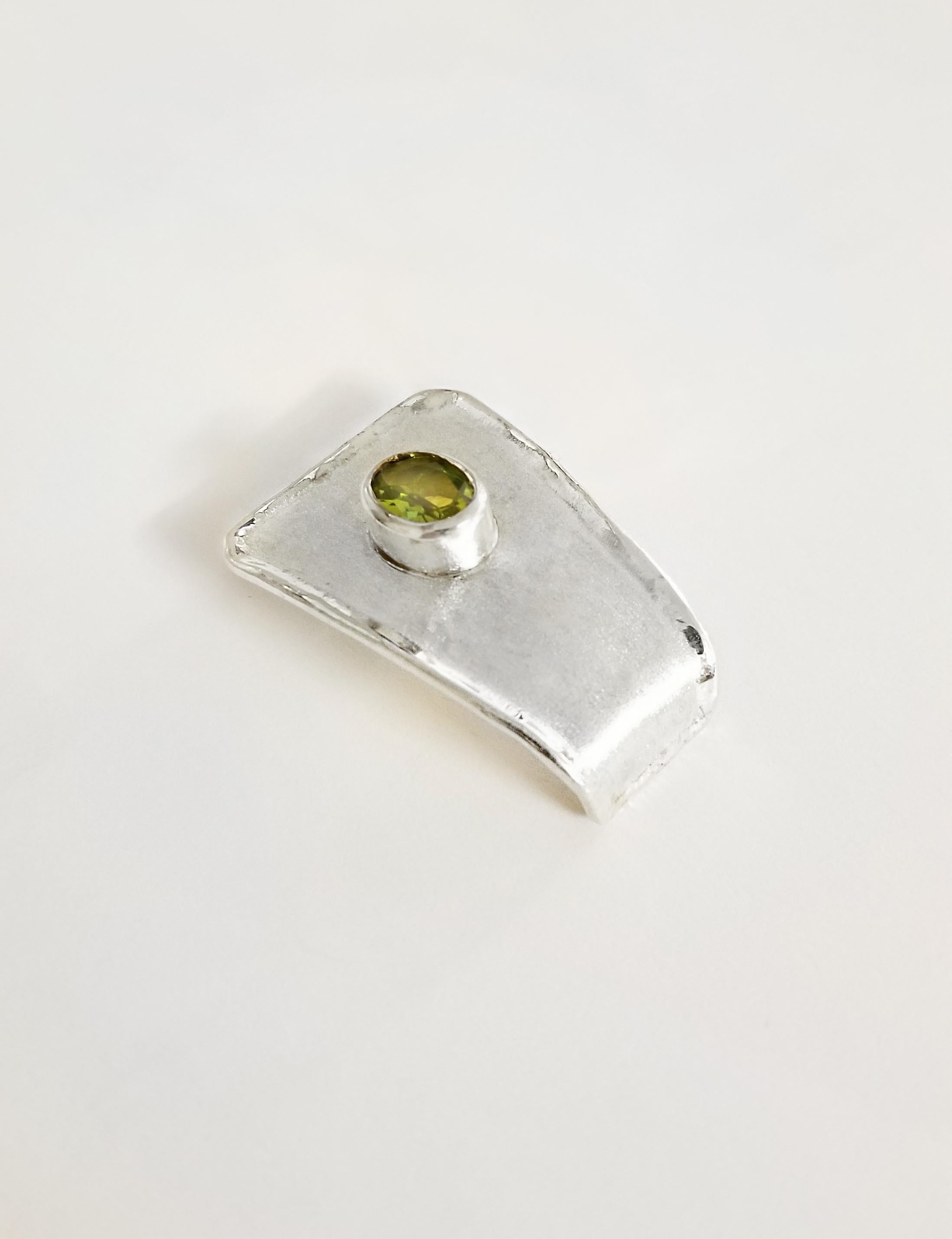 Contemporary Yianni Creations Peridot Fine Silver and Palladium Pendant Necklace For Sale
