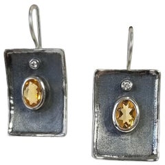 Yianni Creations Orecchini in argento fine rodio nero con citrino e diamanti bianchi