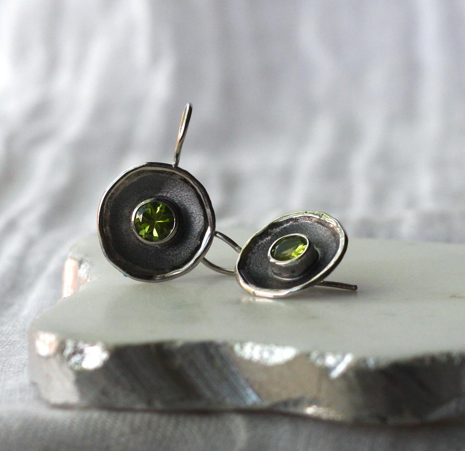 Women's Yianni Creations Peridot Fine Silver and Black Rhodium Drop Earrings For Sale