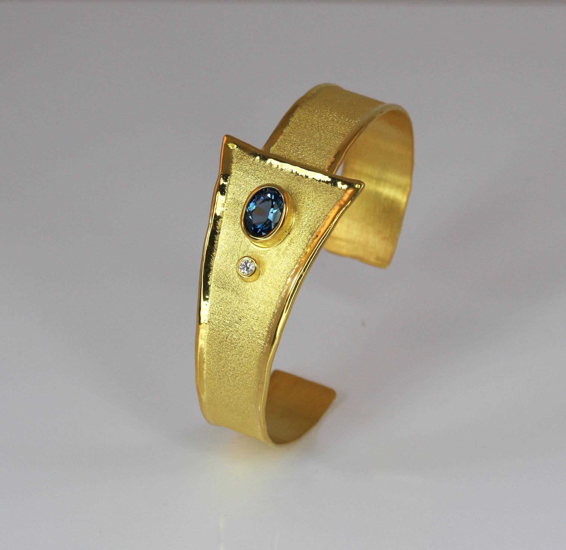 Yianni Creations 2.50 Carat Topaz and Diamond 18 Karat Gold Bracelet For Sale 8