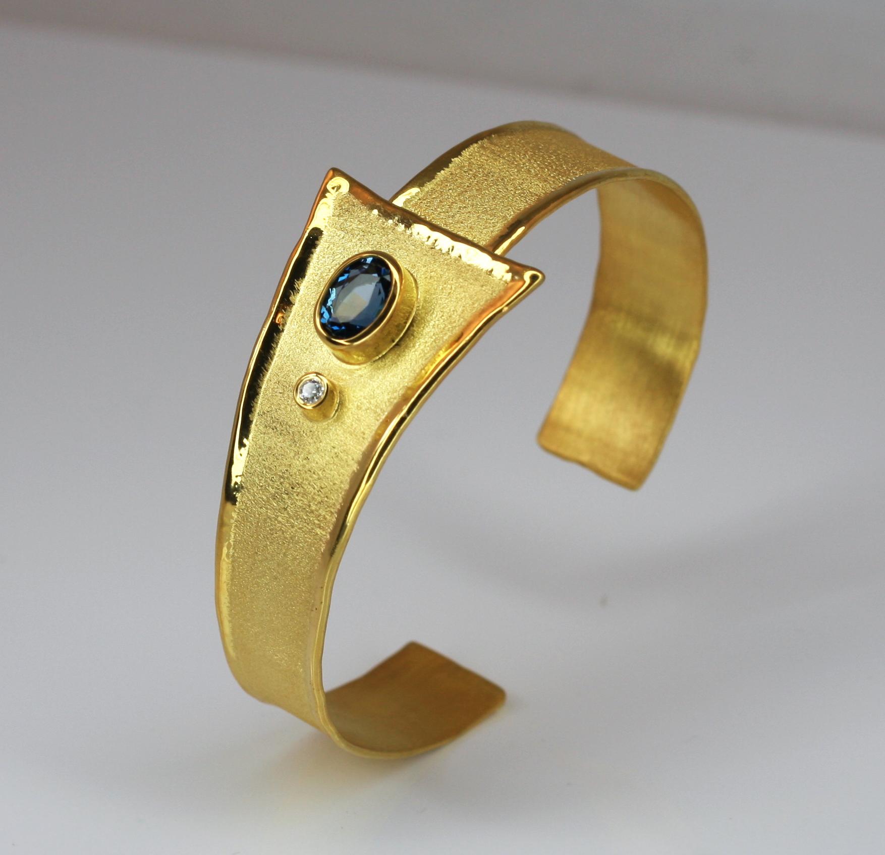 Contemporary Yianni Creations 2.50 Carat Topaz and Diamond 18 Karat Gold Bracelet For Sale
