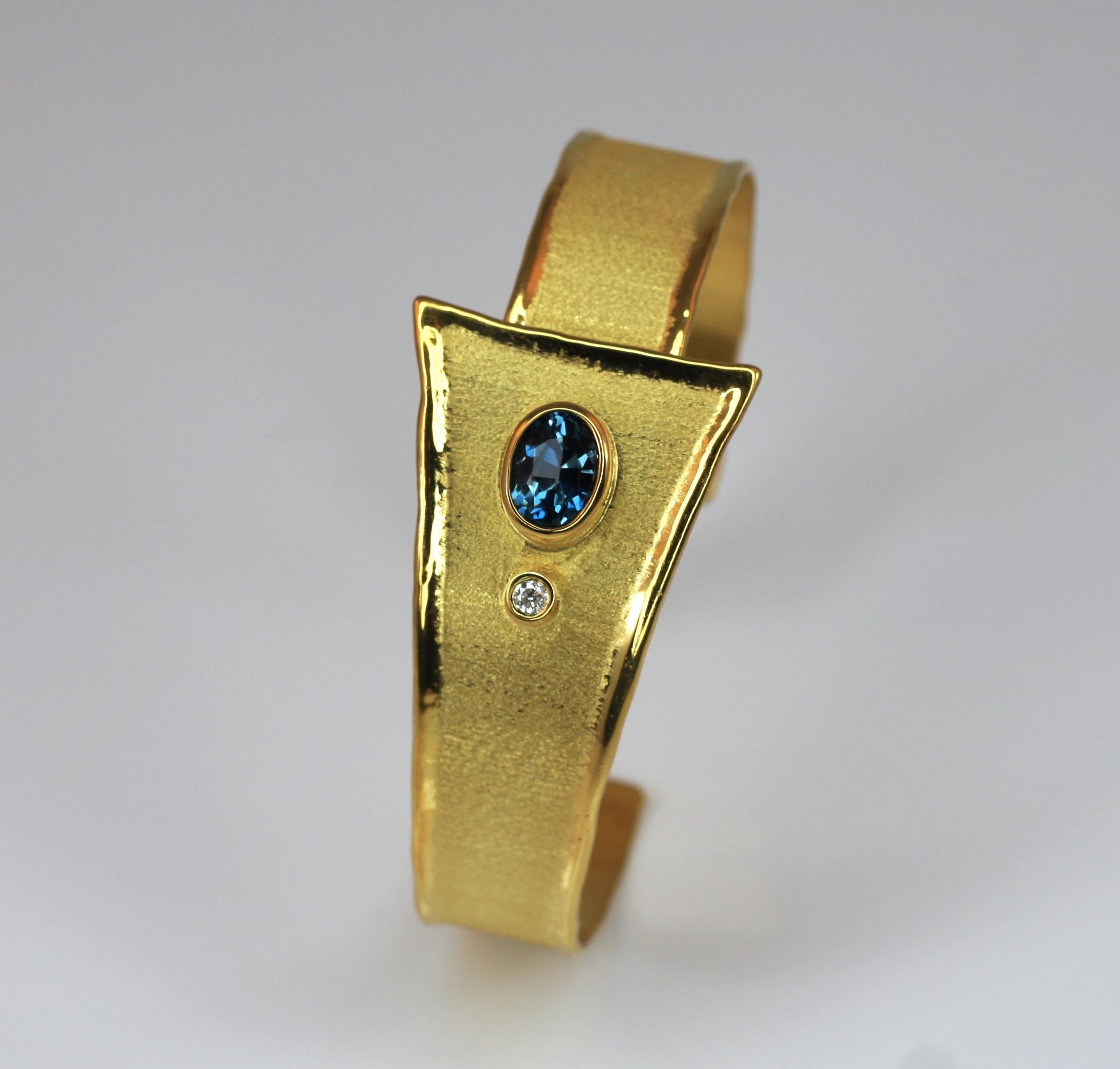 Yianni Kreationen Armband aus 18 Karat Gold mit 2,50 Karat Topas und Diamant Damen im Angebot