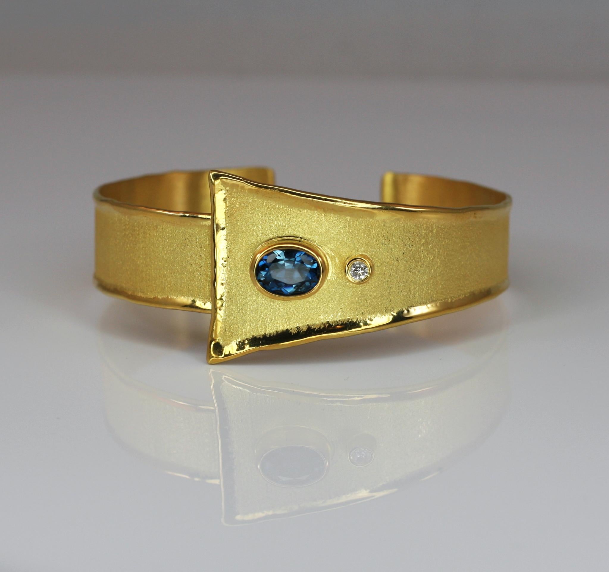 Yianni Creations 2.50 Carat Topaz and Diamond 18 Karat Gold Bracelet For Sale 1