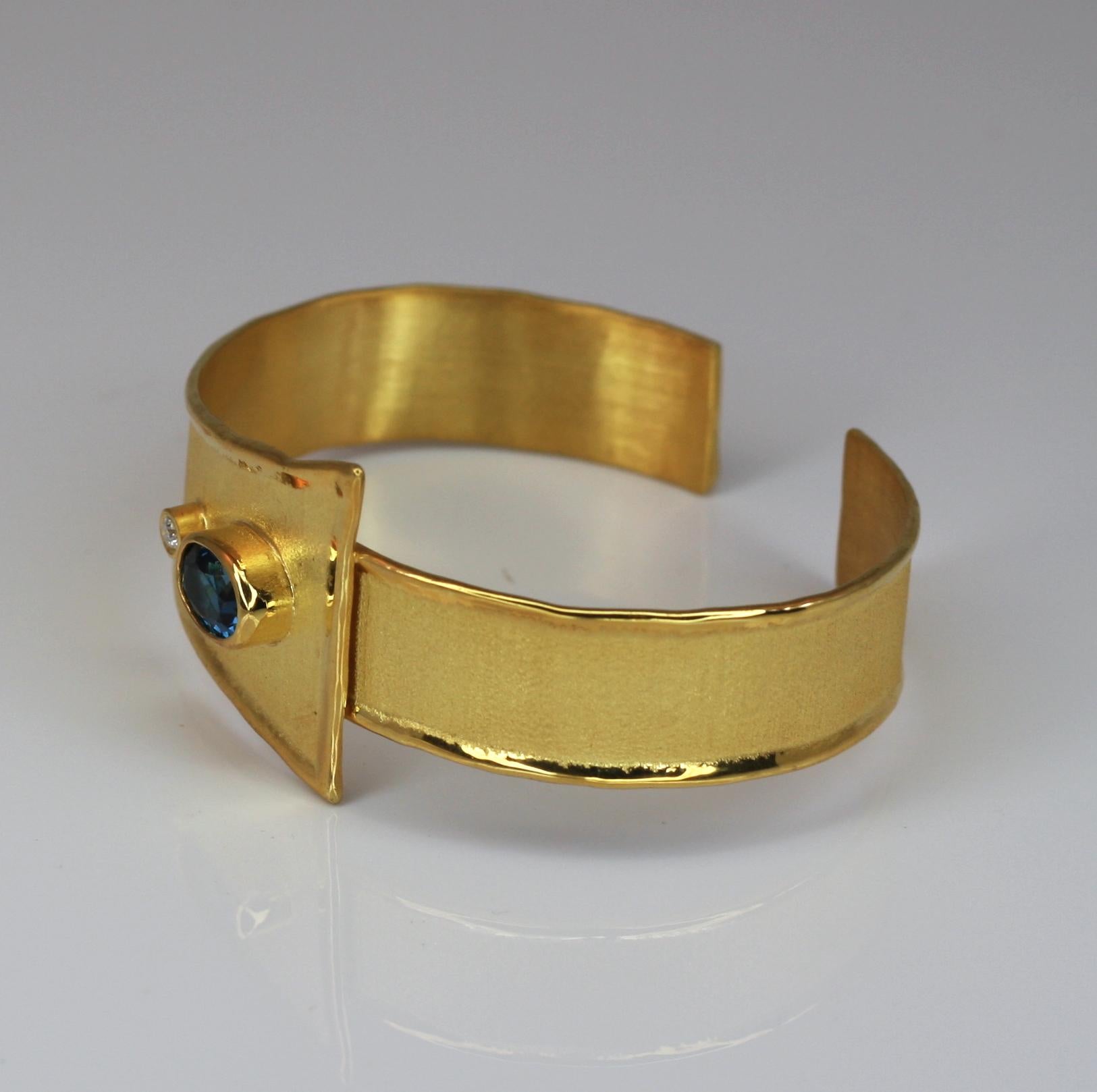 Yianni Creations 2.50 Carat Topaz and Diamond 18 Karat Gold Bracelet For Sale 2
