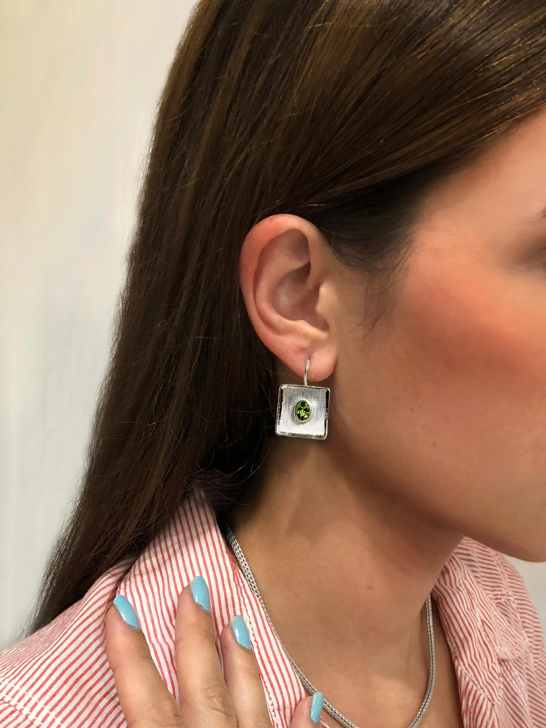 Contemporary Yianni Creations Peridot Fine Silver and Palladium Square Dangle Earrings For Sale