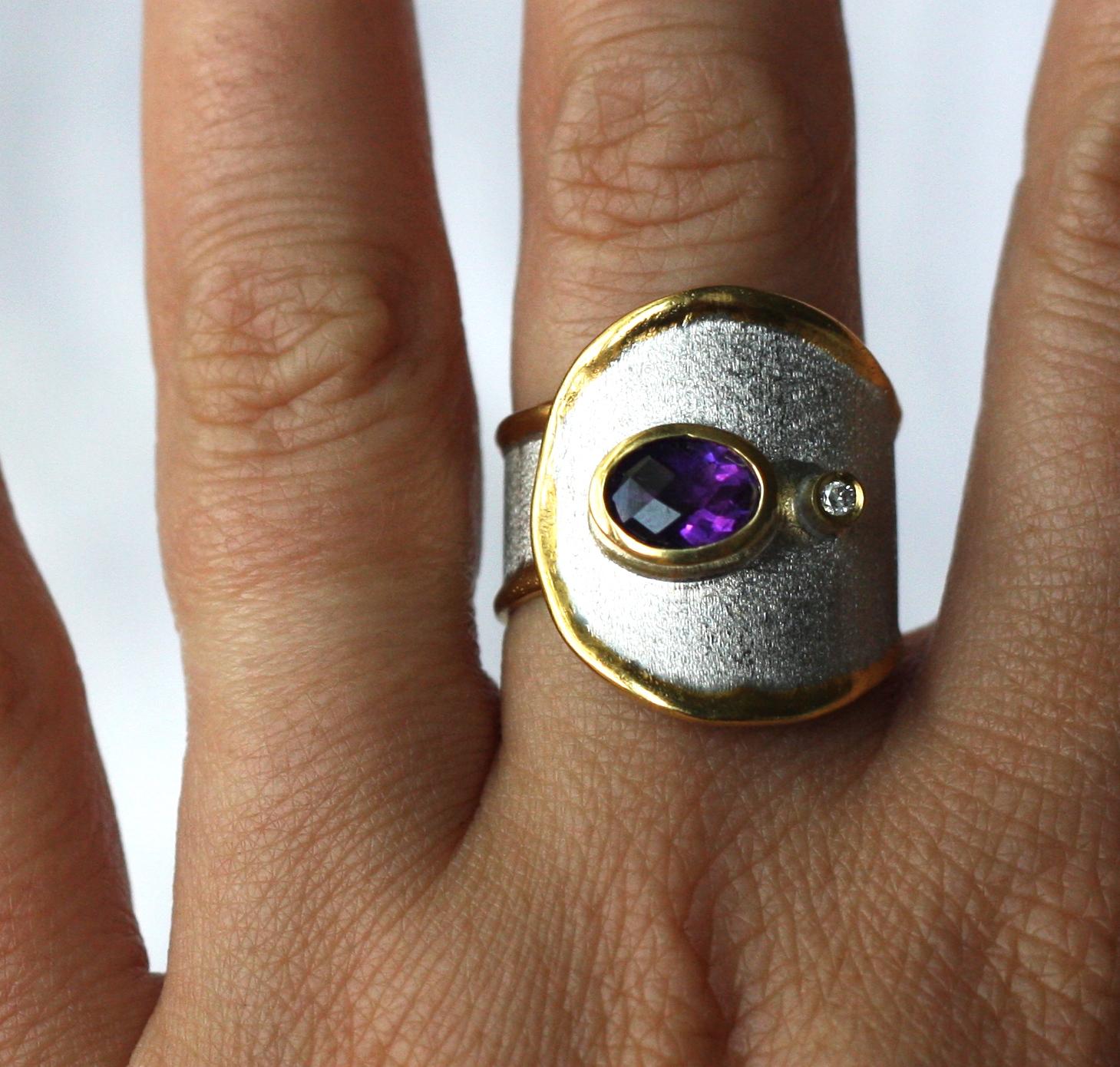 Yianni Creations Aguamarina Diamante Plata fina y oro de 24 quilates  Anillo de banda Corte oval en venta