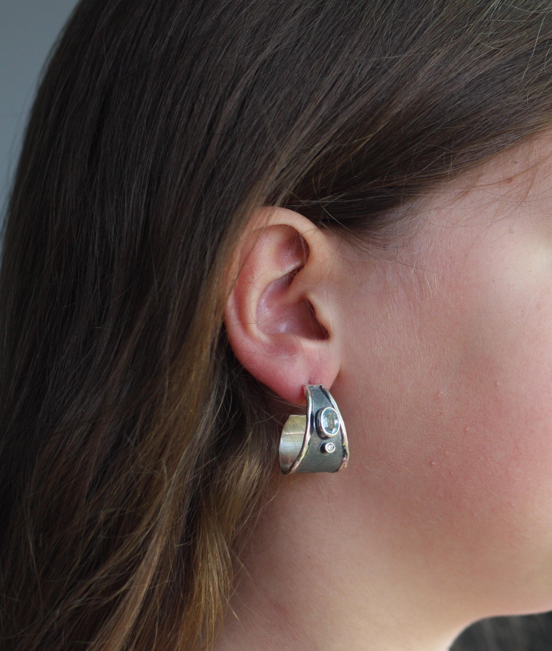 Yianni Creations, boucles d'oreilles larges en argent fin bicolore avec aigue-marine et diamants en vente 11
