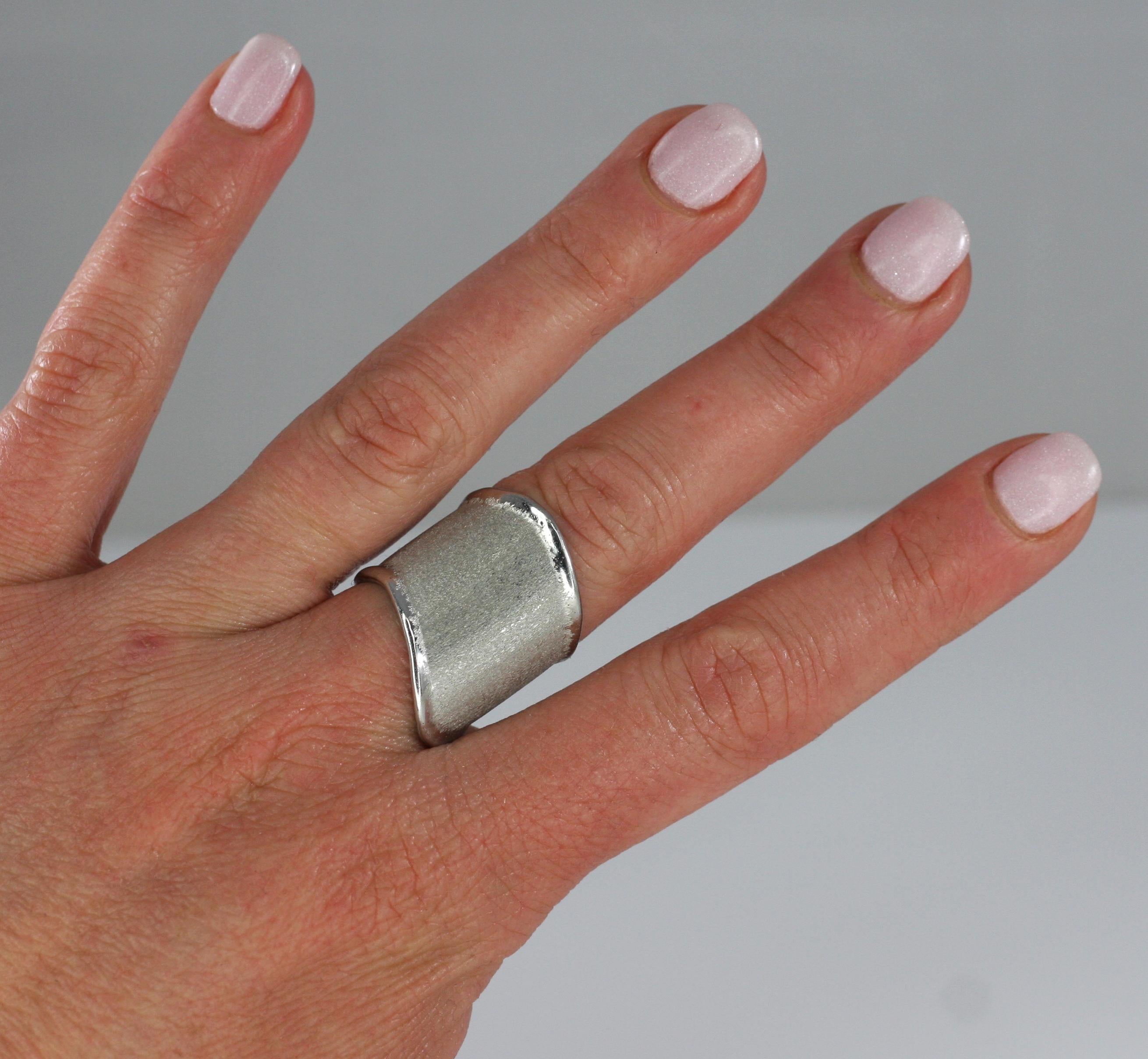 Yianni Kreationen Kunsthandwerklicher verstellbarer Ring aus feinem Silber und Palladium im Zustand „Neu“ im Angebot in Astoria, NY