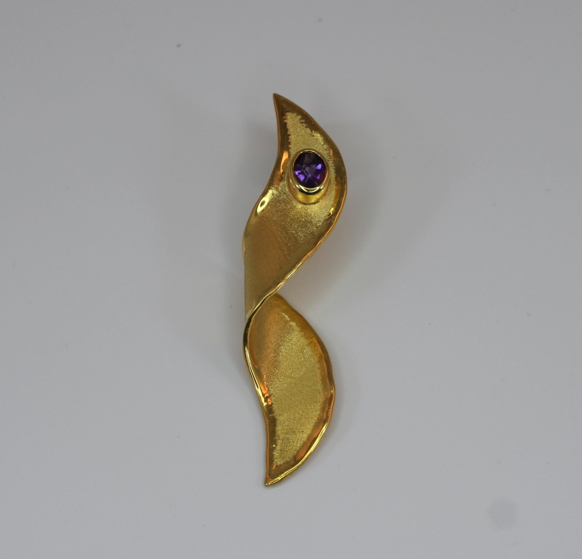 Yianni Creations Kunsthandwerklicher Anhänger mit Amethyst in 18 Karat Gold (Zeitgenössisch) im Angebot