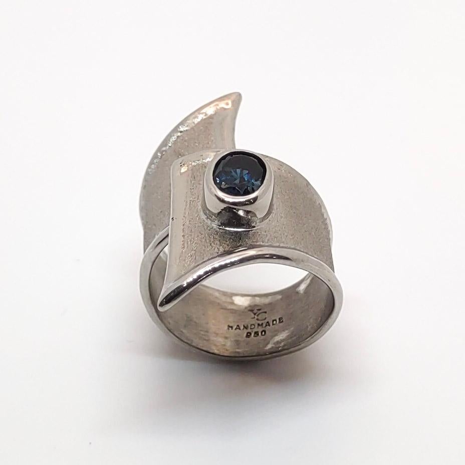 Yianni Creations Verstellbarer Ring mit breitem Band aus blauem Topas, feinem Silber und Palladium im Angebot 5