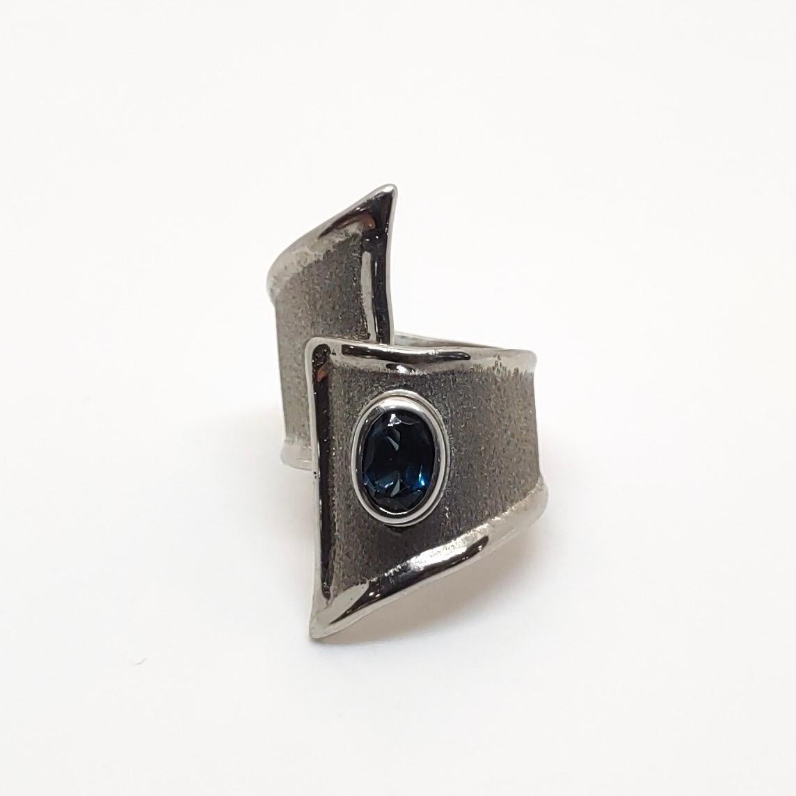 Yianni Creations Verstellbarer Ring mit breitem Band aus blauem Topas, feinem Silber und Palladium im Angebot 6