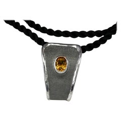 Yianni Creations Pendentif solitaire bicolore en argent fin et rhodium noir avec citrine