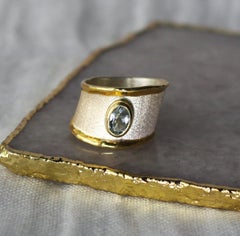 Yianni Creations Aquamarin Feinsilber und 24 Karat Gold Asymmetrischer Bandring