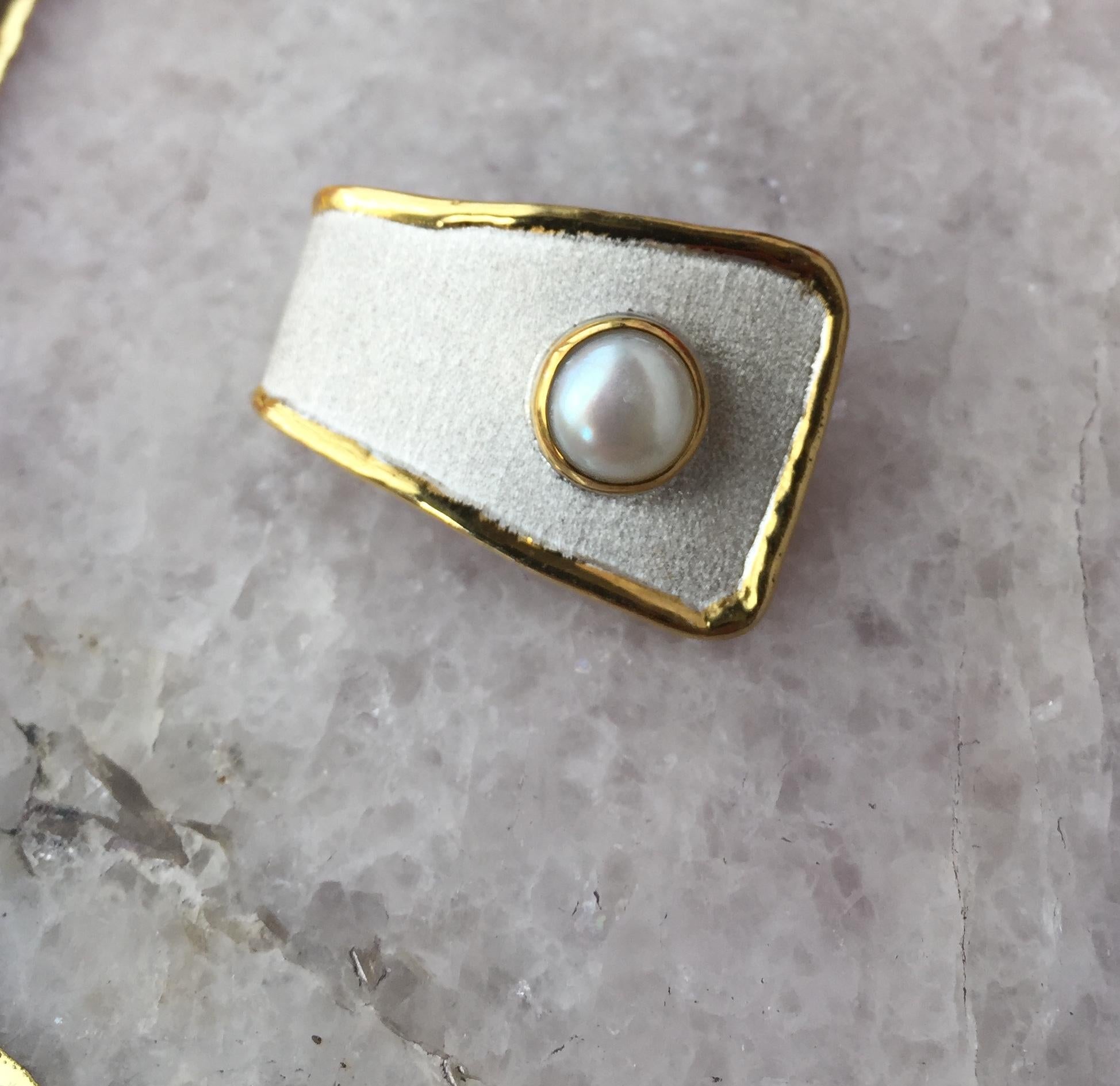 Yianni Creations Perlen-Anhänger aus feinem Silber und 24 Karat Gold mit zweifarbigem Anhänger (Rundschliff) im Angebot