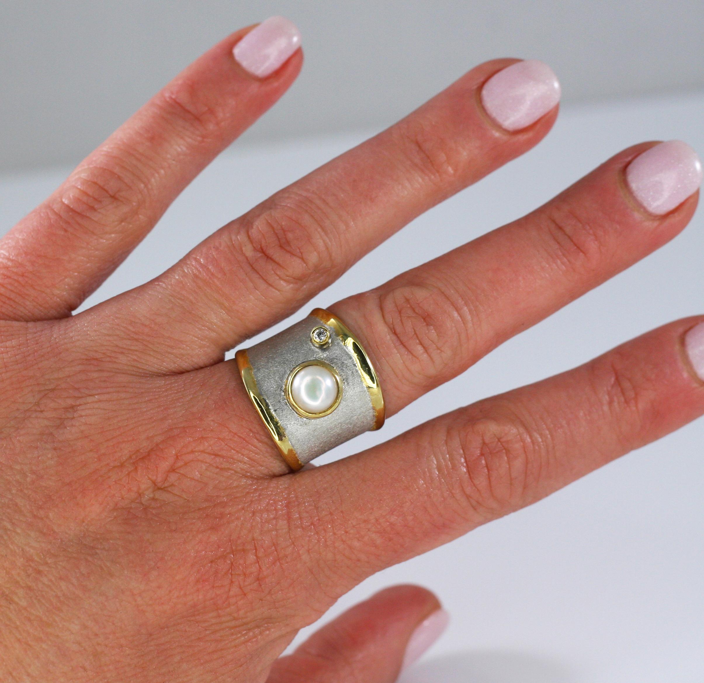 Contemporary Yianni Creations Pearl Fine Silver and 24 Karat Gold Rhodium Two-Tone Band Ring 