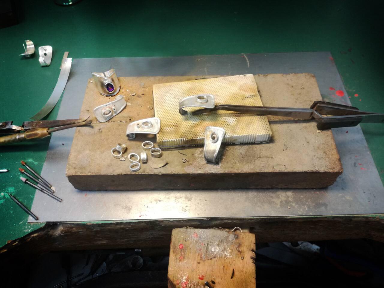 Yianni Creations, argento fino e oro 24 carati, ciondolo quadrato bicolore con rinforzo in vendita 6
