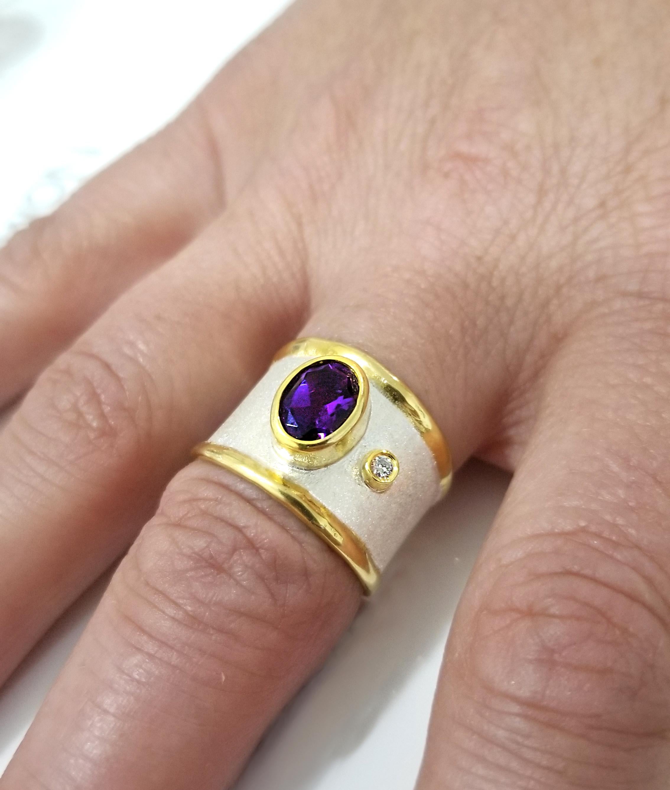 Yianni Creations Anillo de plata fina y oro de 24 quilates con amatista y diamante Contemporáneo en venta