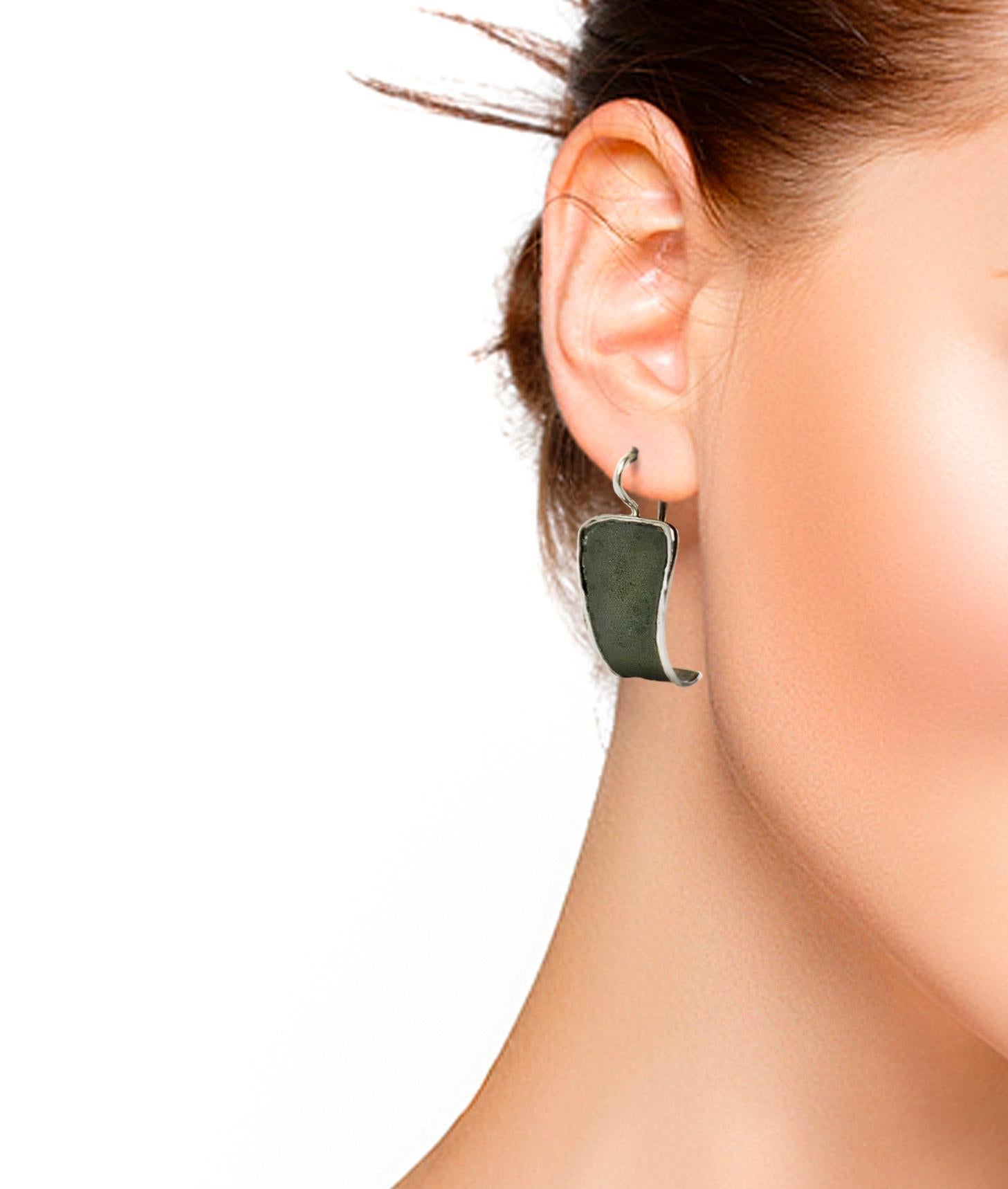 Yianni Kreationen Ohrhänger aus feinem Silber und schwarzem oxidiertem Rhodium im Zustand „Neu“ im Angebot in Astoria, NY