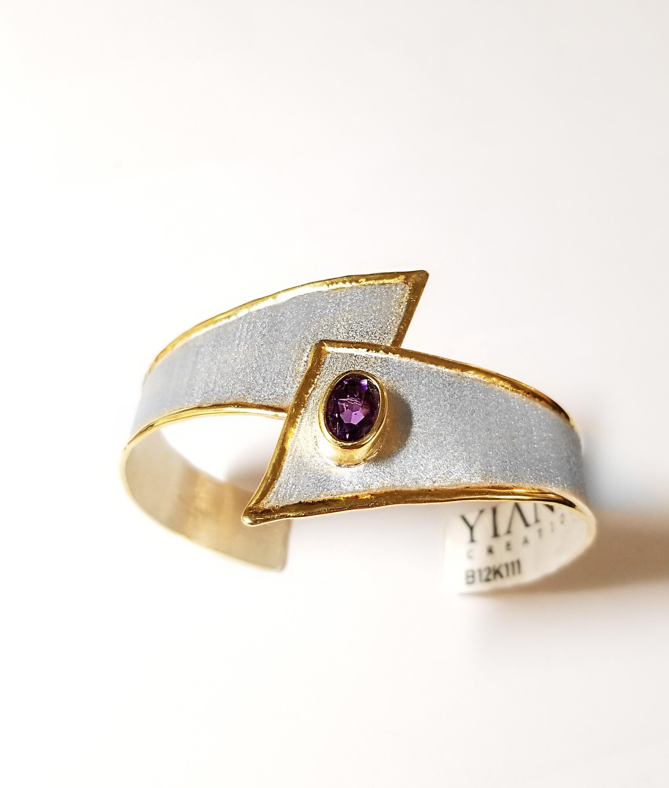 Yianni Creations in argento e oro 24 carati con bordi bicolore e ametista in vendita 1