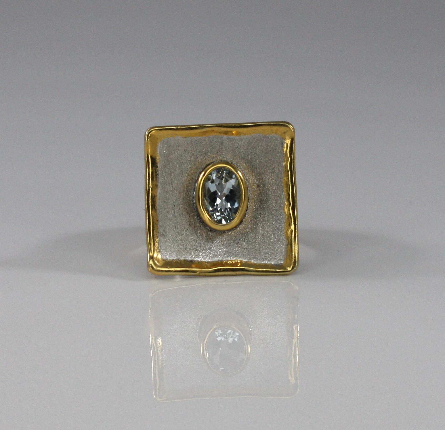 Presenting Yianni Creations handmade artisan ring is made from fine silver 950 purity plated with palladium to resist the elements. This gorgeous square ring from Midas Collection has edges decorated with 24 Karat gold thick overlay of 3+ micros and