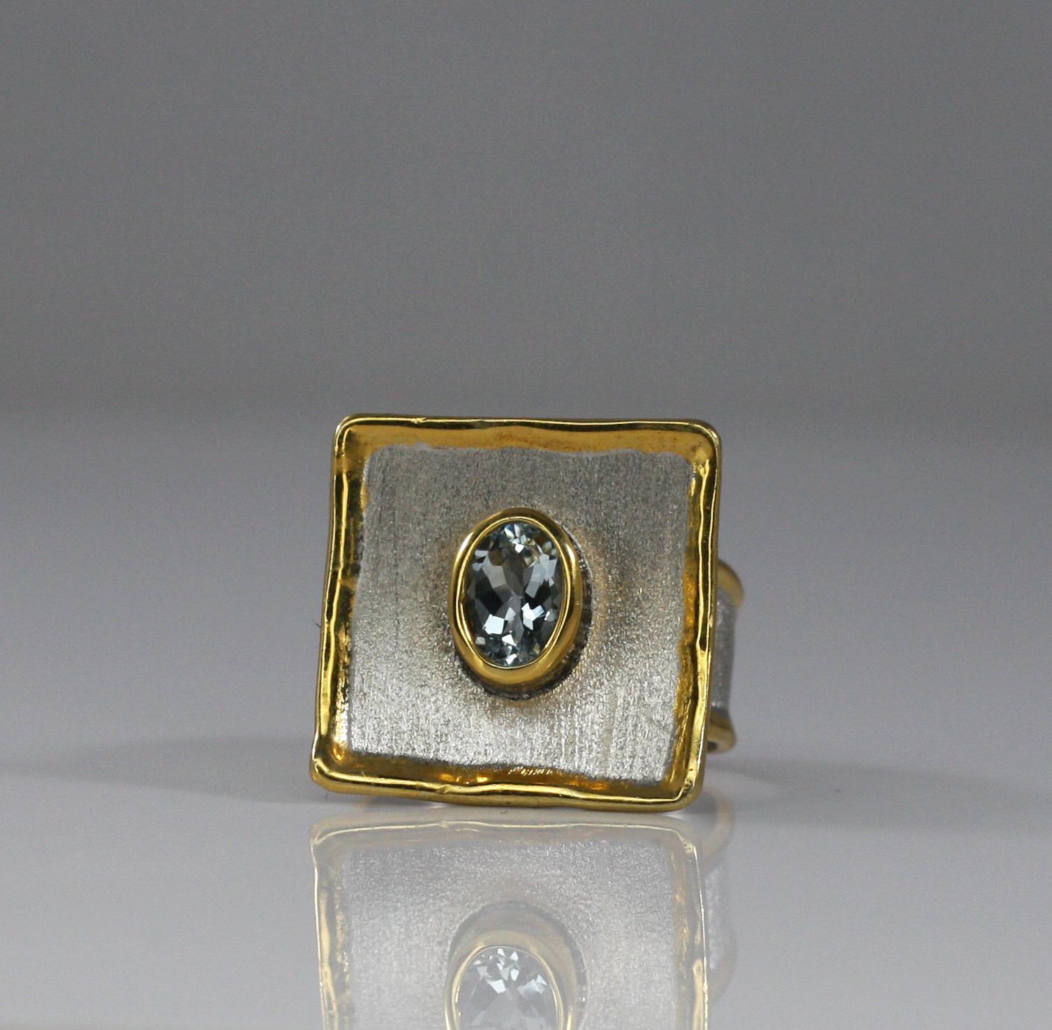 Yianni Creations Anillo cuadrado bicolor de plata fina y oro de 24 quilates con aguamarina en venta 4