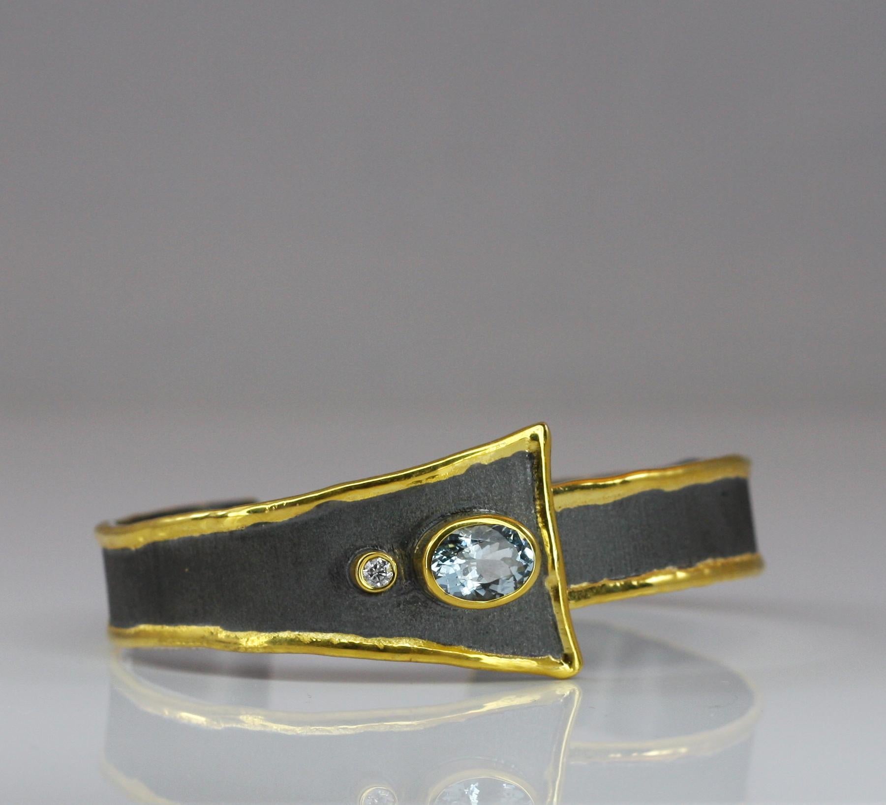 Yianni Creations Zweifarbiges Armband mit Aquamarin und Diamanten aus feinem Silber und Gold im Angebot 2