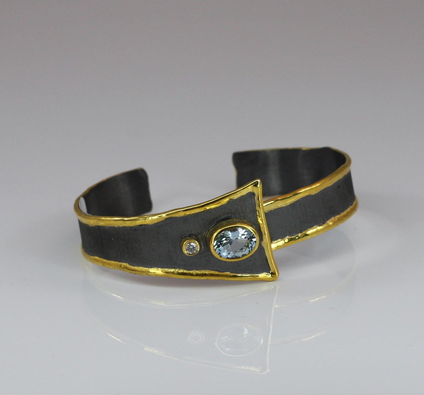 Yianni Creations Zweifarbiges Armband mit Aquamarin und Diamanten aus feinem Silber und Gold im Zustand „Neu“ im Angebot in Astoria, NY