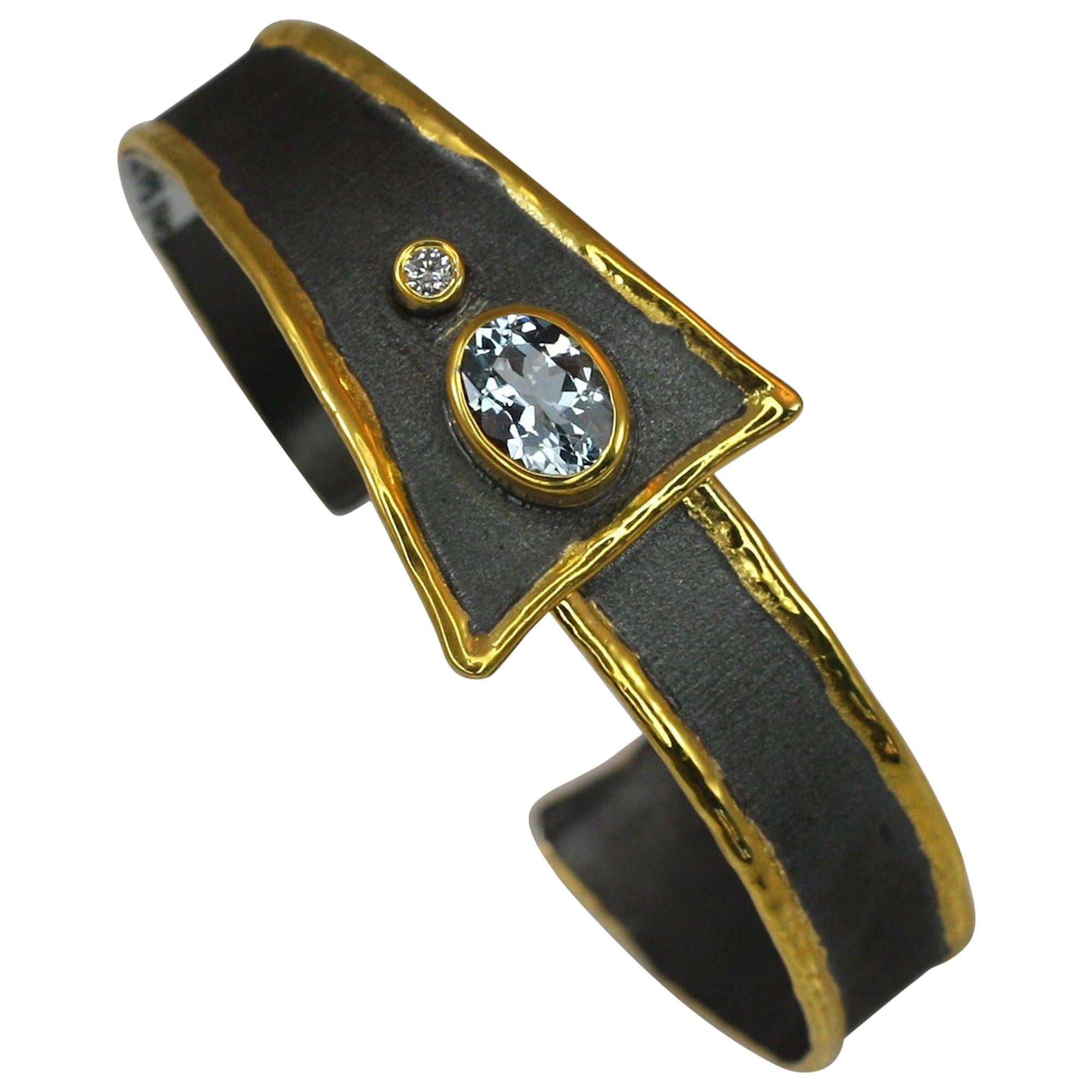 Yianni Creations Zweifarbiges Armband mit Aquamarin und Diamanten aus feinem Silber und Gold im Angebot