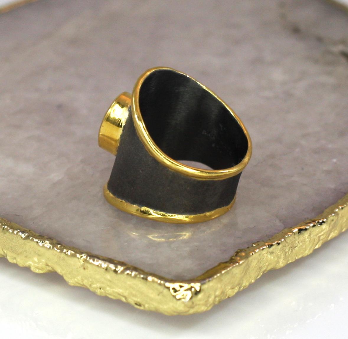 Yianni Kreationen Peridot Feines Silber und Gold Rhodium Zweifarbiges dickes Band  Ring mit Ring im Angebot 4