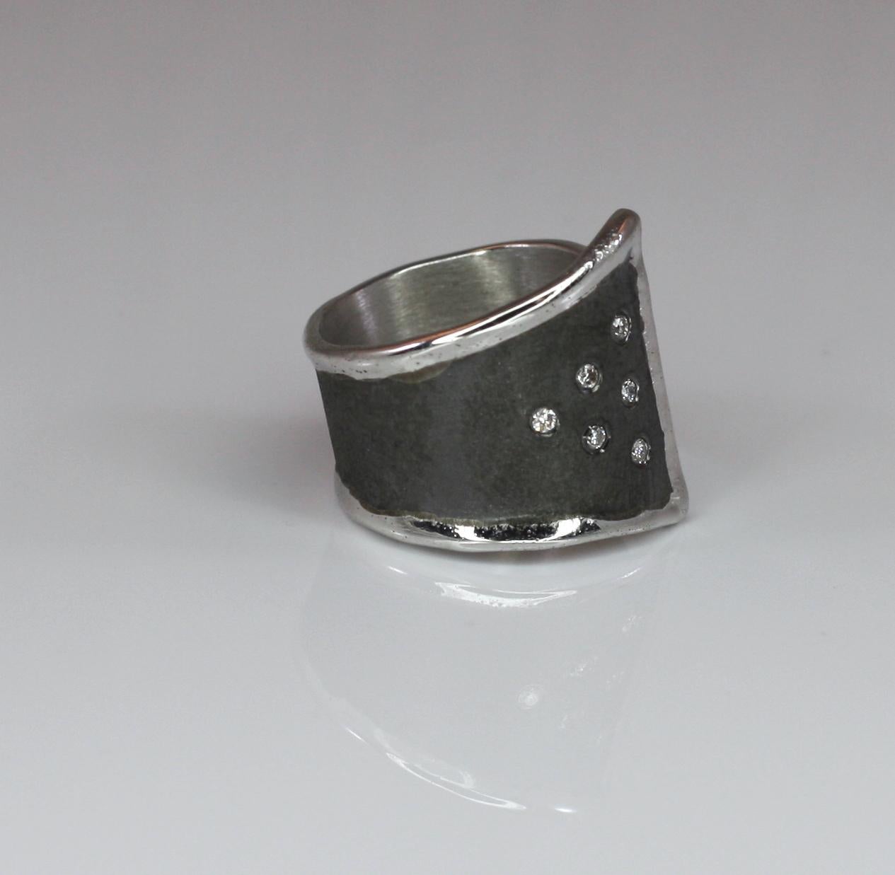 Yianni Creations Fine Silver and Oxidized Rhodium Geometric Diamonds Wide Ring In New Condition In Astoria, NY