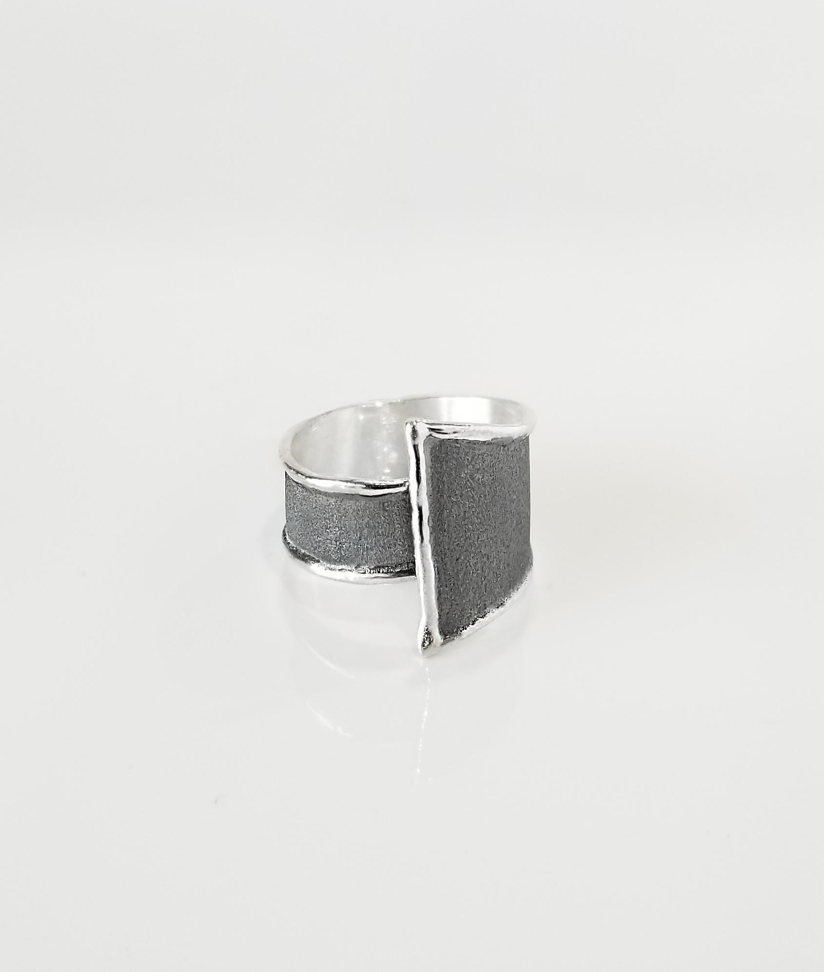 Women's or Men's Yianni Creations Fine Silver and Oxidized Black Rhodium Geometric Wide Band Ring For Sale