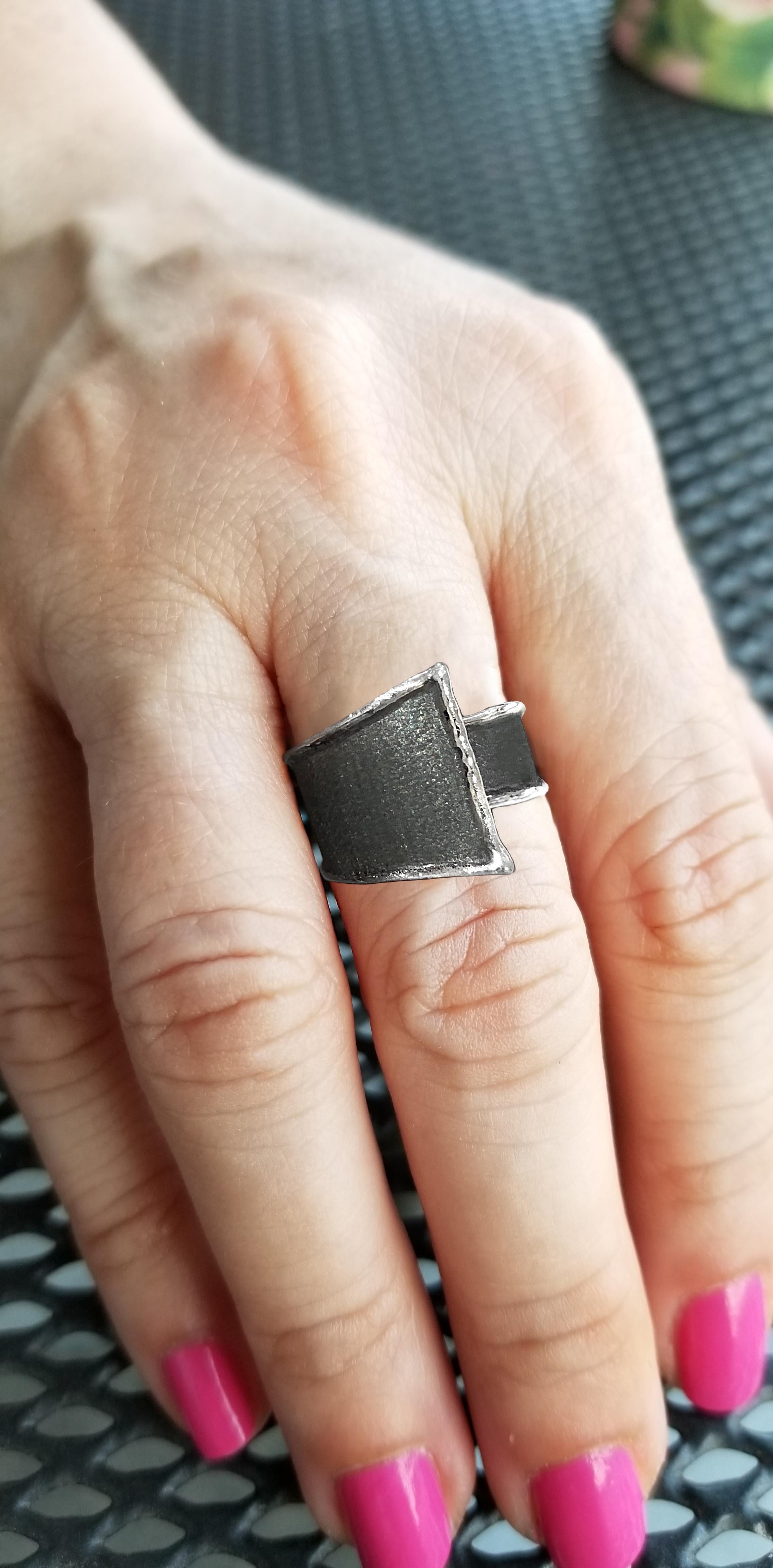 Yianni Creations Fine Silver and Oxidized Black Rhodium Geometric Wide Band Ring In New Condition For Sale In Astoria, NY