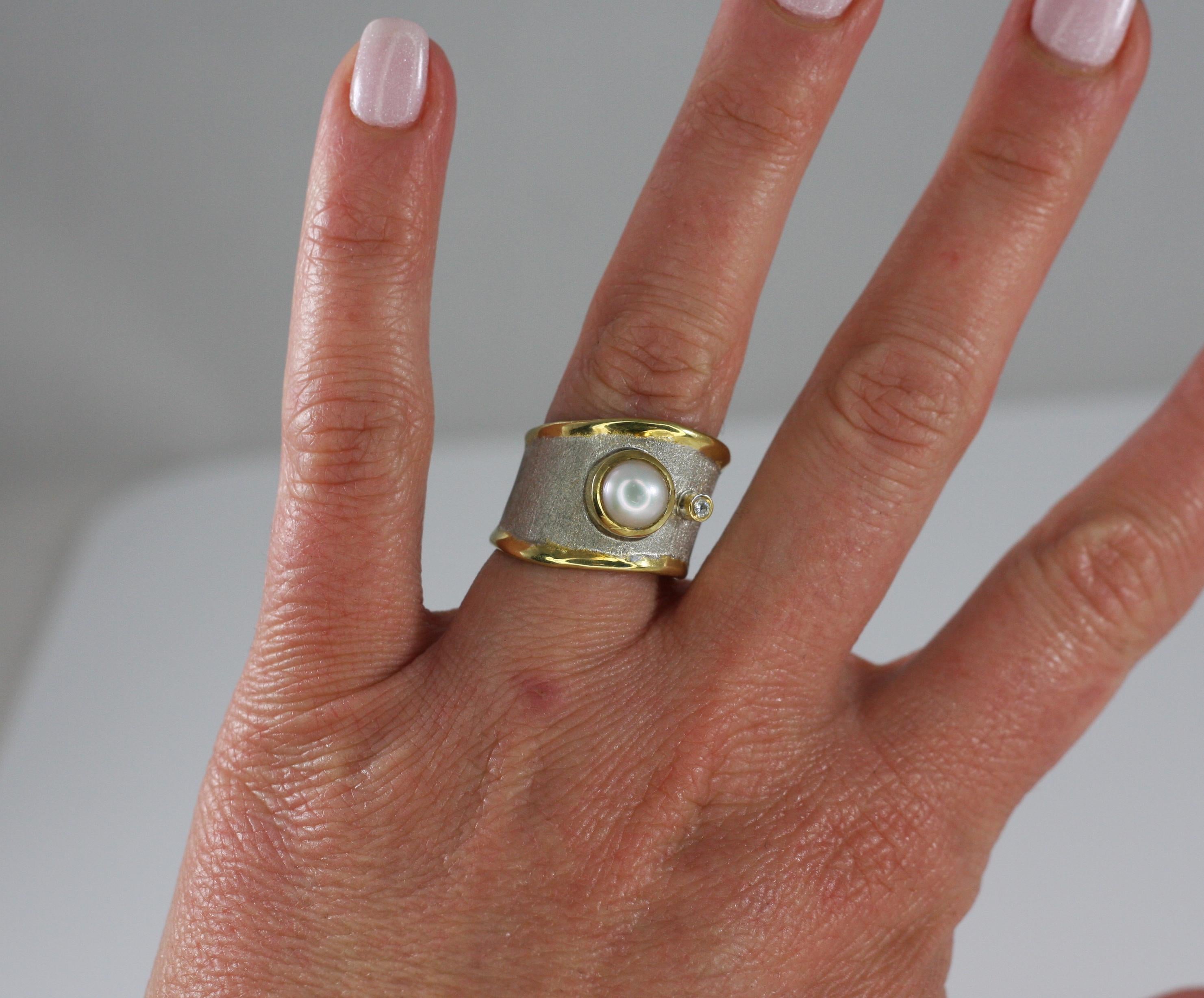 Yianni Creations Breiter Ring aus feinem Silber und 24 Karat Gold mit birnenförmigem Diamanten im Angebot 4