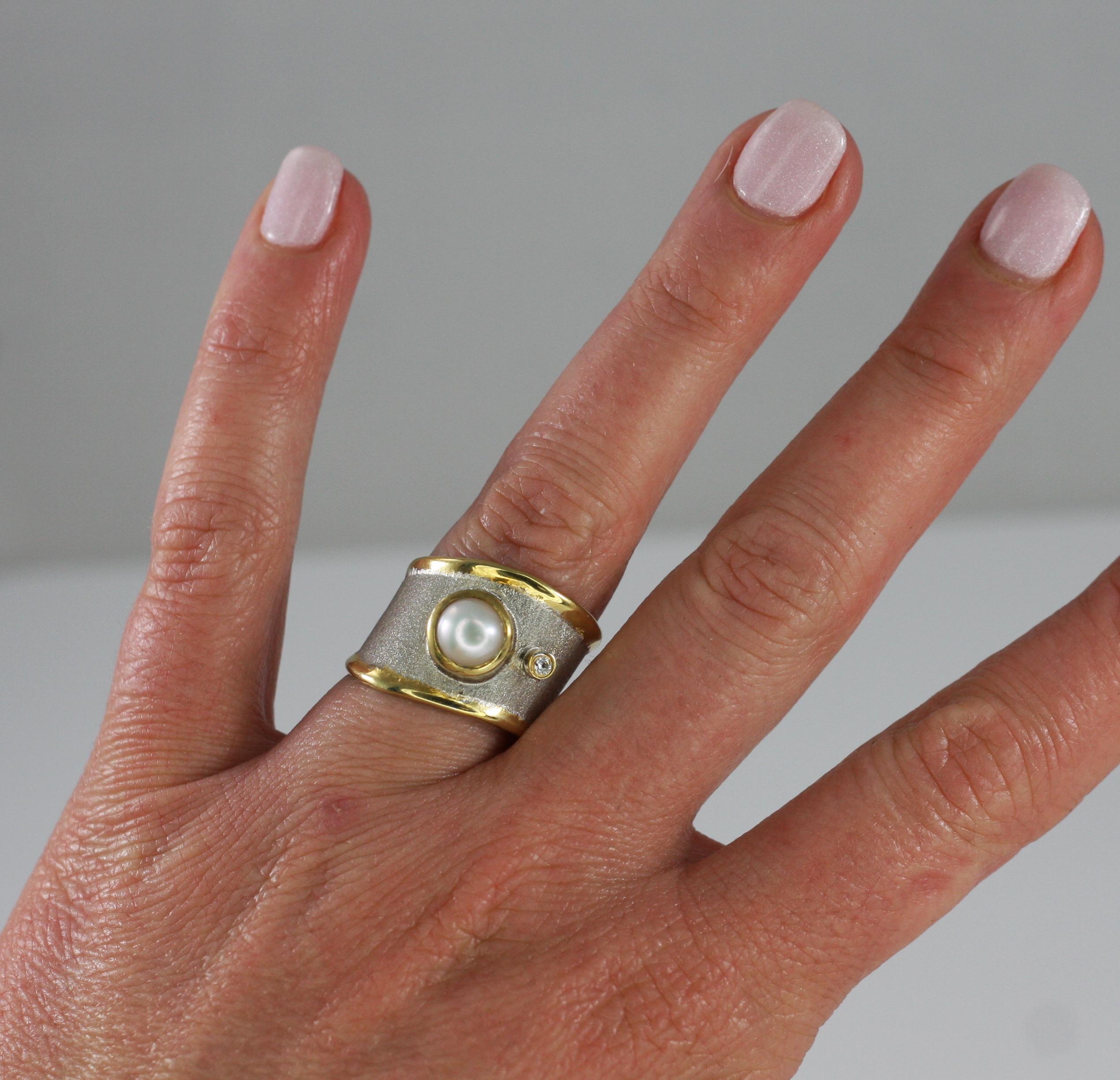 Yianni Creations Breiter Ring aus feinem Silber und 24 Karat Gold mit birnenförmigem Diamanten im Angebot 5