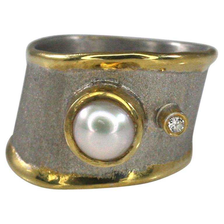 Yianni Creations Breiter Ring aus feinem Silber und 24 Karat Gold mit birnenförmigem Diamanten