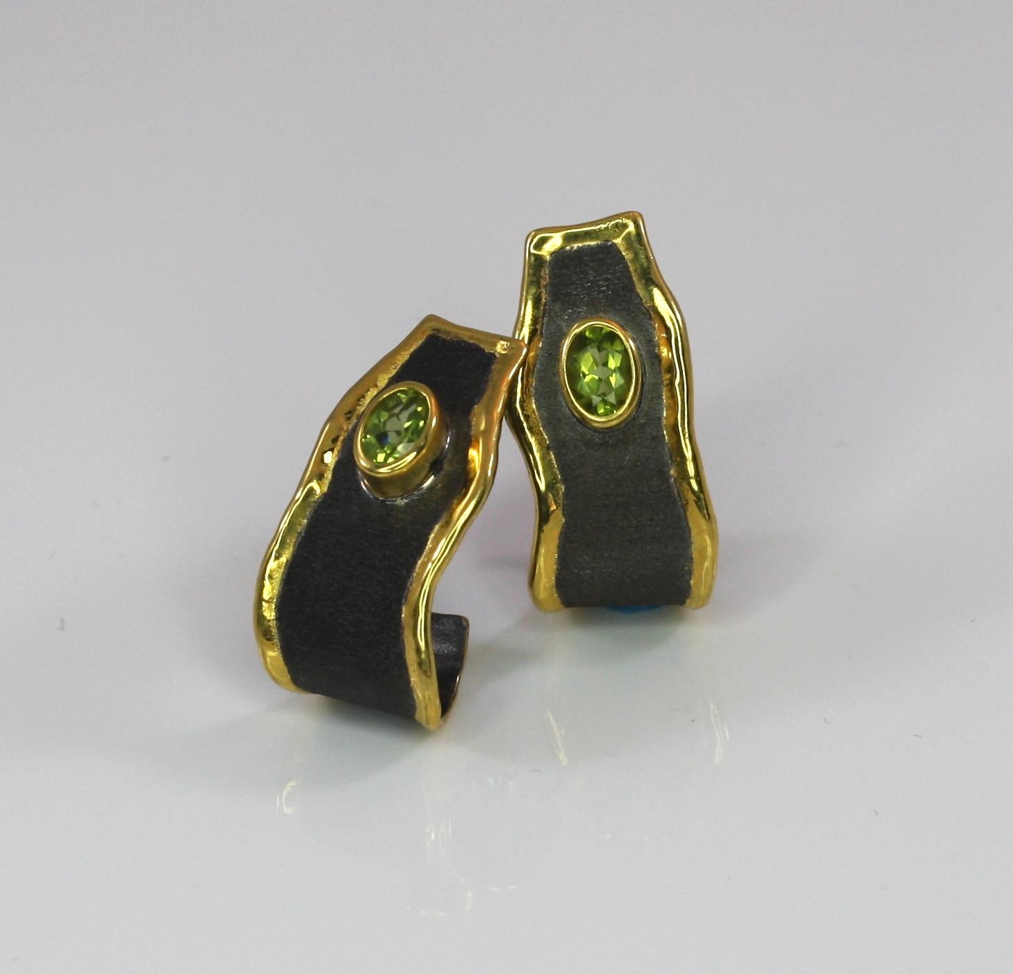 Yianni Creations Peridot Fine Silver Black Rhodium and 24 Karat Gold Earrings For Sale 3