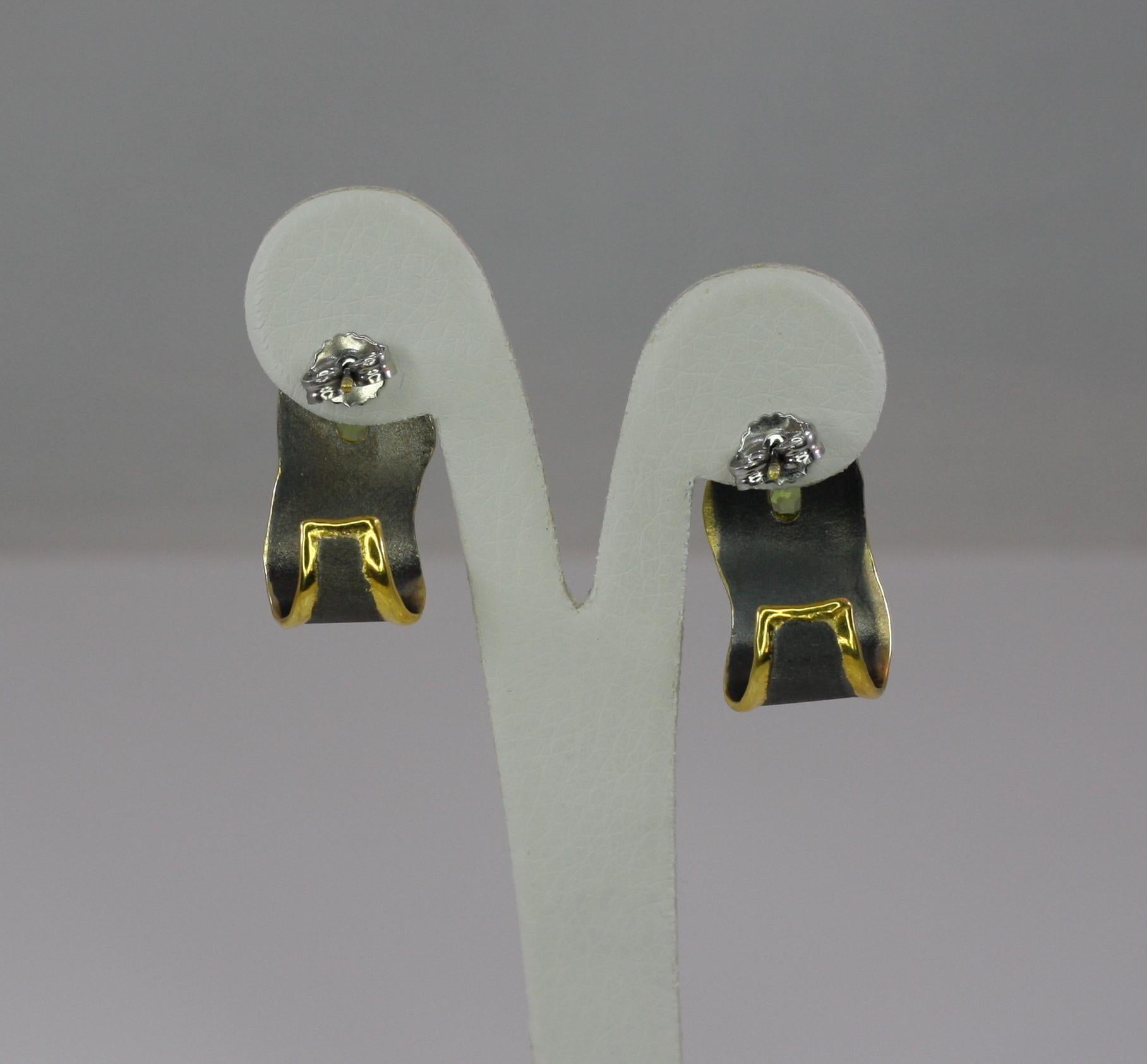 Women's Yianni Creations Peridot Fine Silver Black Rhodium and 24 Karat Gold Earrings For Sale