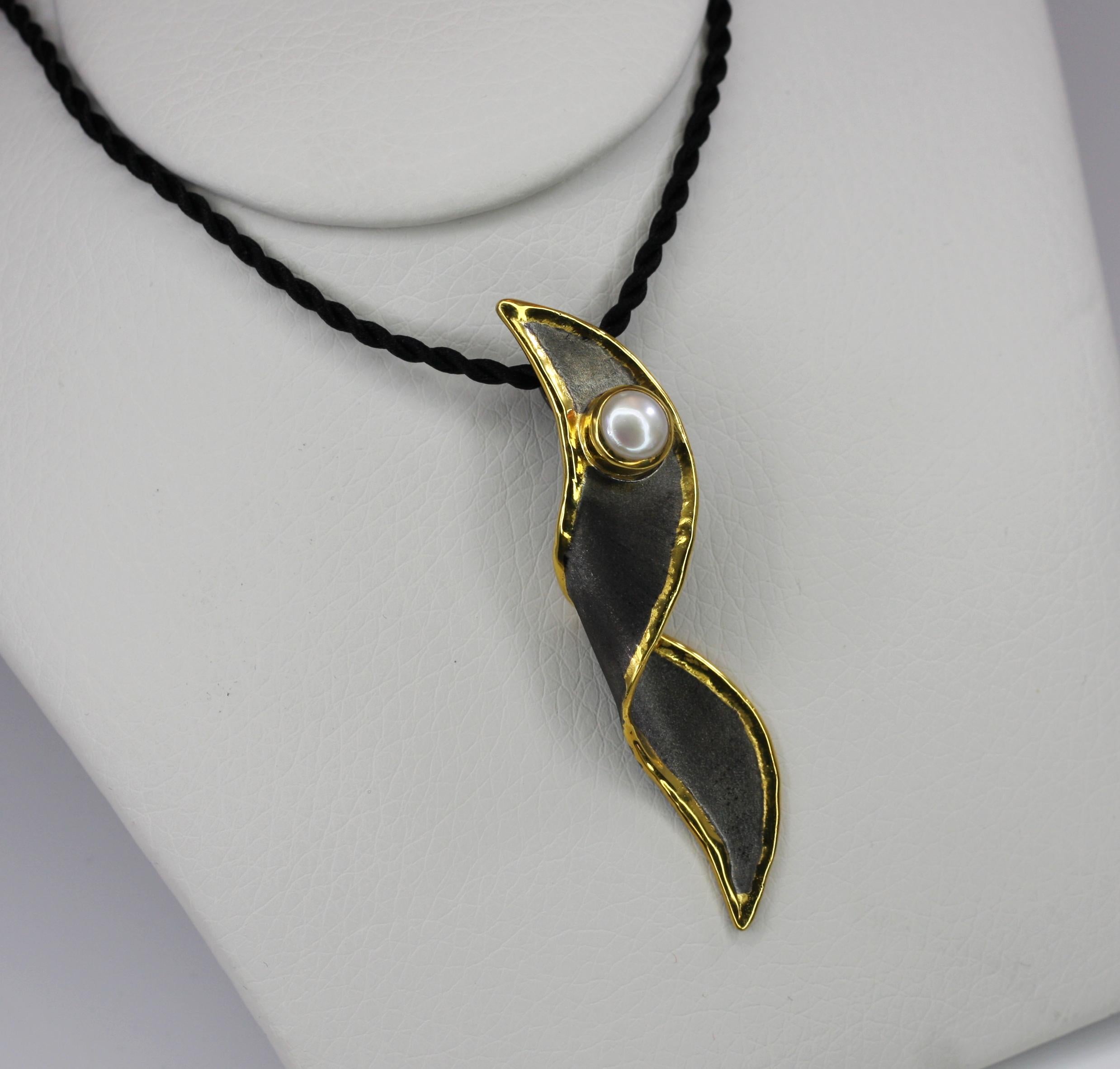 Women's Yianni Creations Pearl  Fine Silver Finished with Black Rhodium and Gold Pendant For Sale