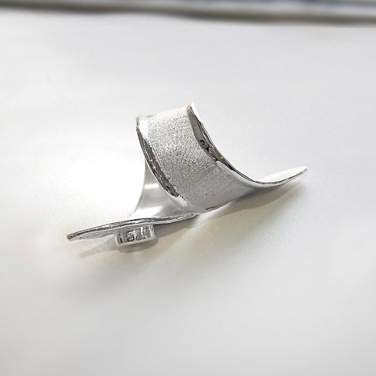 Yianni Kreationen Verstellbarer Ring mit Peridot aus feinem Silber und Palladium (Ovalschliff) im Angebot