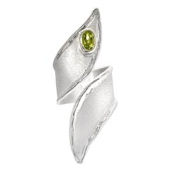 Yianni Creations Anello regolabile a fascia lunga in argento fine e palladio con peridoto
