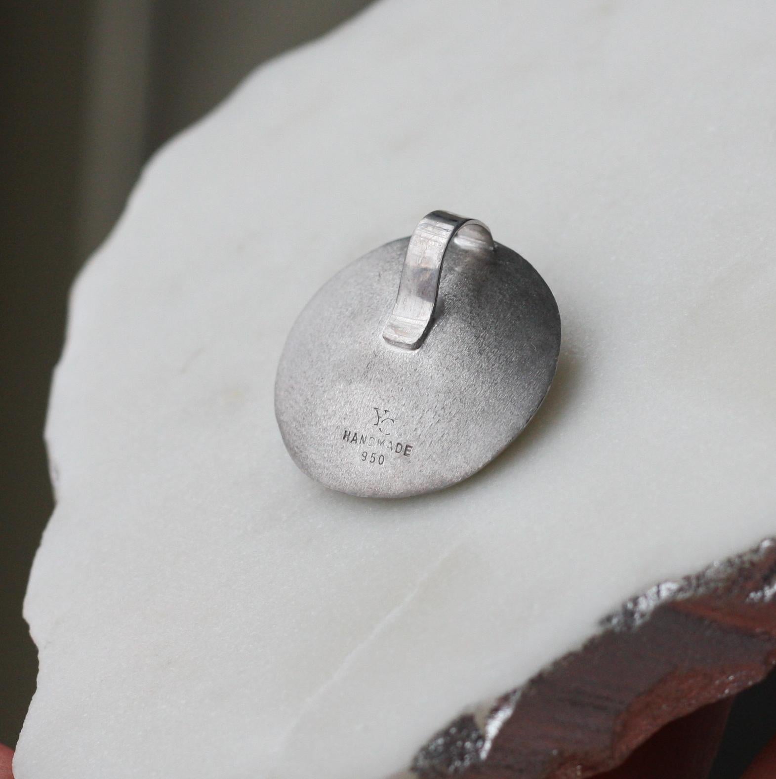 Yianni Creations, handwerklicher runder Anhänger aus feinem Silber mit Perlen  im Zustand „Neu“ im Angebot in Astoria, NY