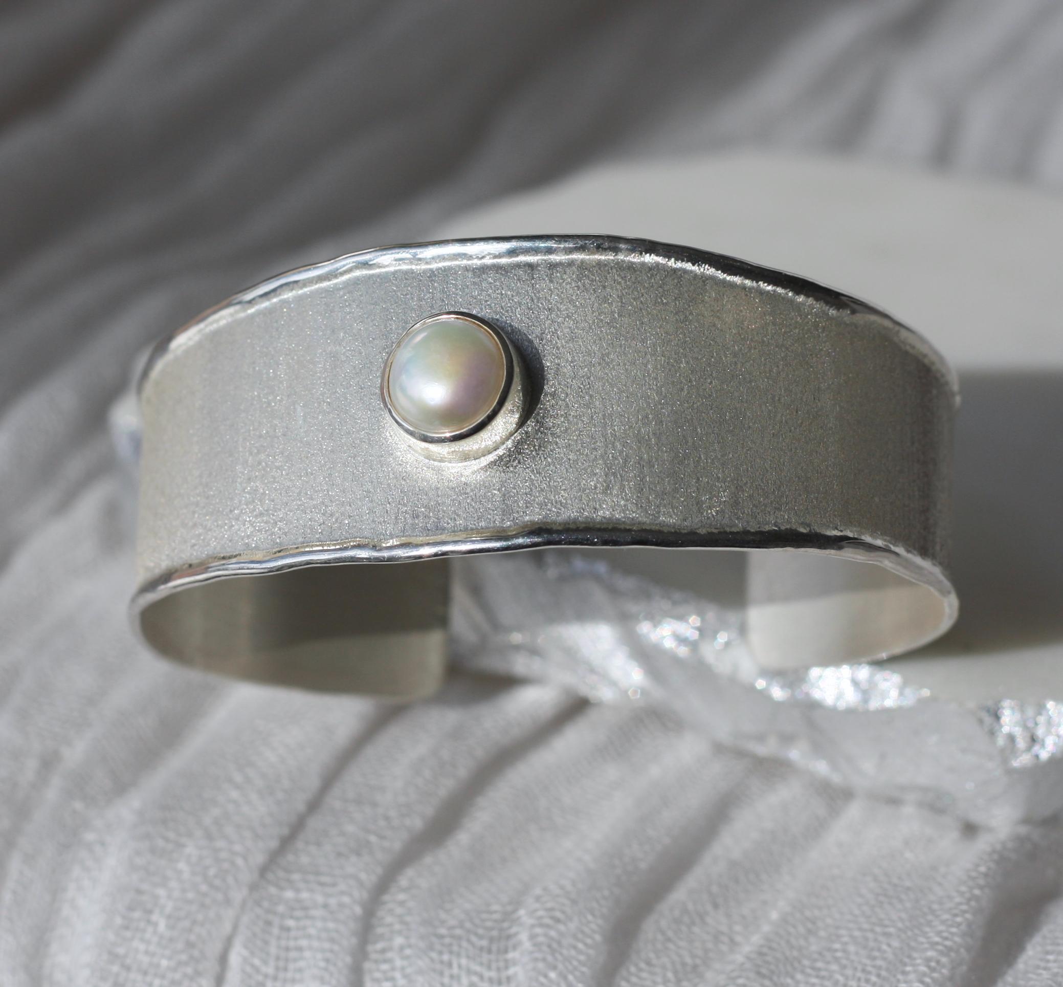 Contemporary Yianni Creations Freshwater Pearl Fine Silver and Palladium Bangle Bracelet For Sale