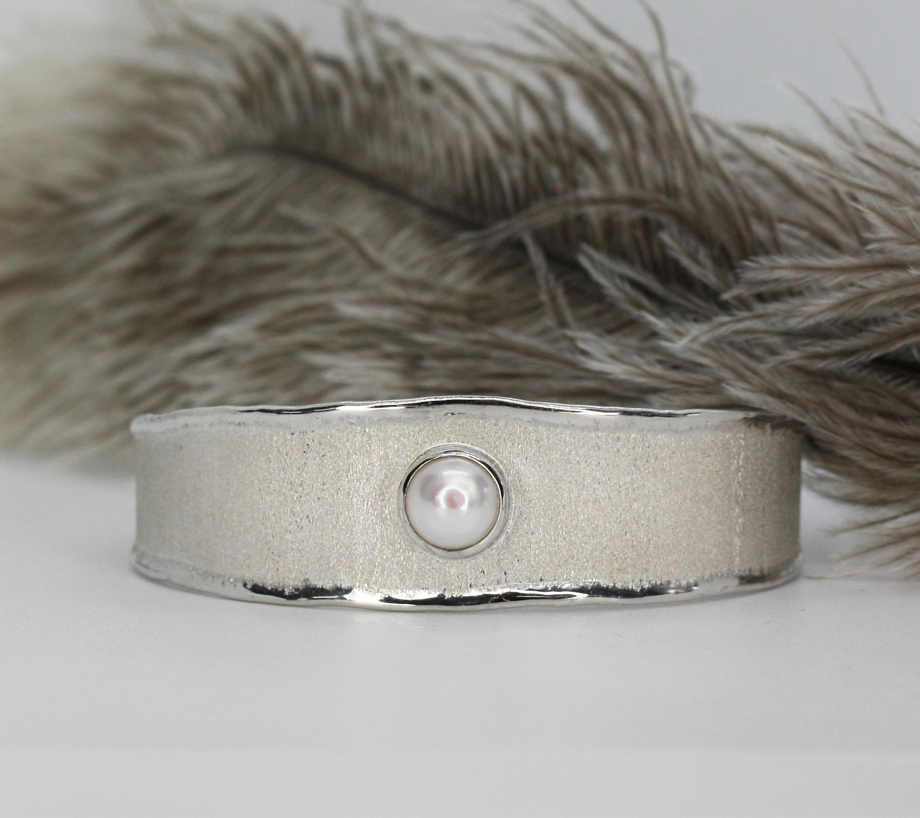 Yianni Creations Freshwater Pearl Fine Silver and Palladium Bangle Cuff Bracelet 3
