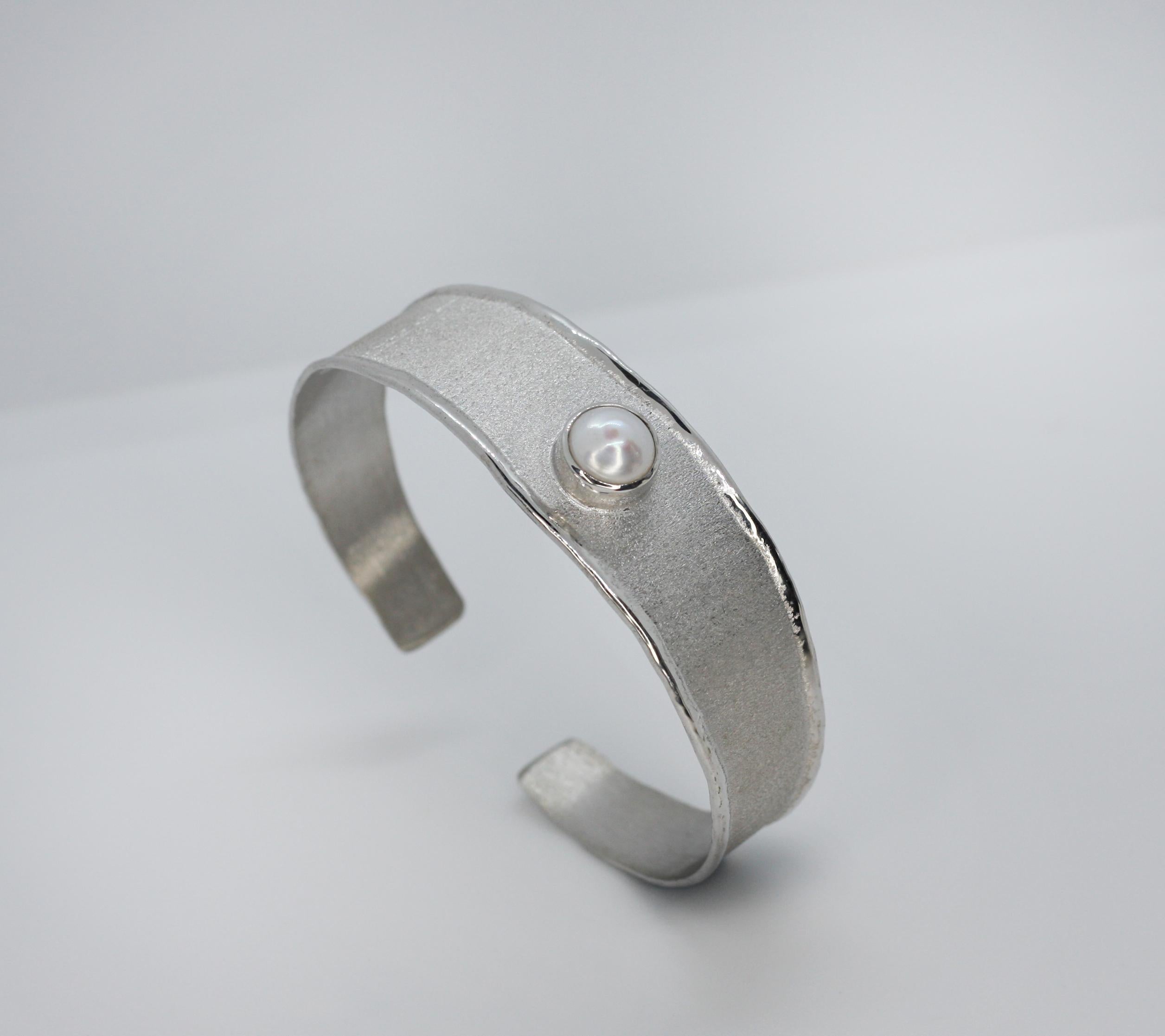 Yianni Creations artisan gorgeous cuff bracelet from Ammos Collection handcrafted in Greece from fine silver 950 purity and plated with palladium to resist against the elements. This stunning bangle bracelet is featuring 9 -9.5 mm freshwater pearl